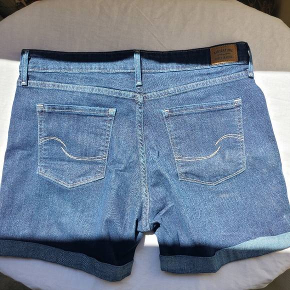 Signature Levi Strauss Mid Rise Shorts - Size 10 - Picture 4 of 10